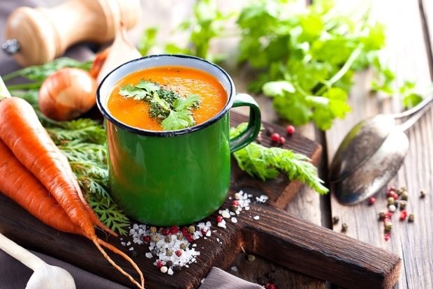 Puree soup with carrots and onions