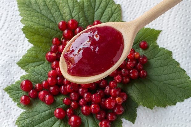 Red currants with agar-agar