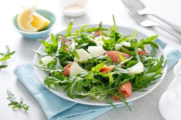 Red fish salad, arugula and pineapple