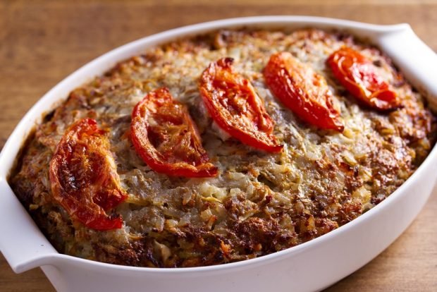 Rice casserole with cabbage and tomatoes