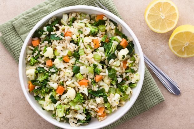 Rice salad and steam vegetables