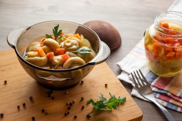 Salad with carrots and mushrooms for the winter