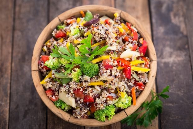 Salad with mushrooms, pepper and cinema