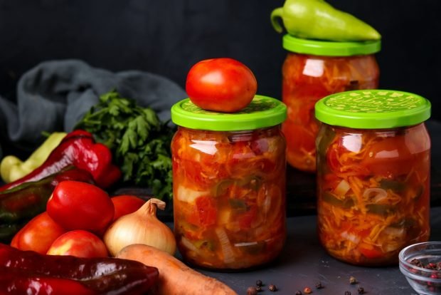 Salad with tomatoes for the winter