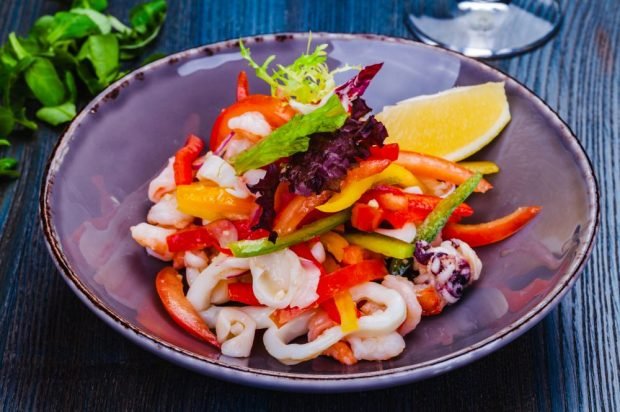 Seafood salad and fresh vegetables