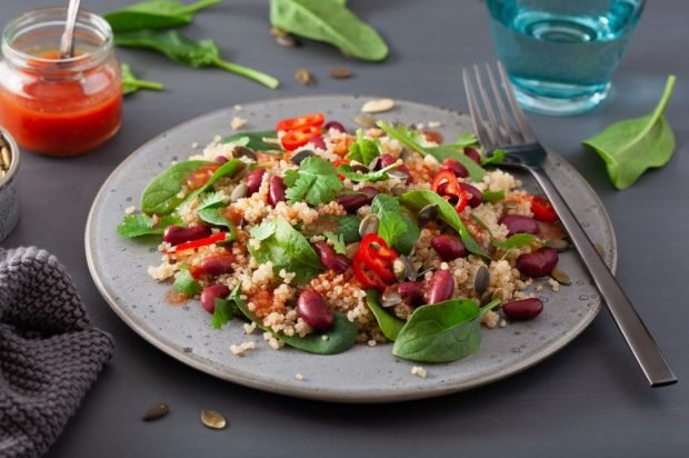 Sharp salad with a movie, red beans and spinach