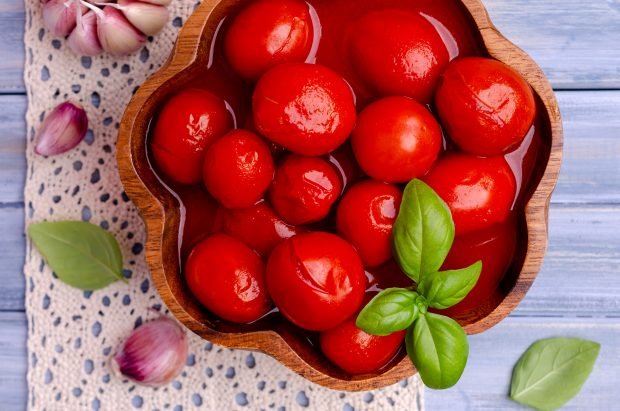 Tomatoes in tomato juice for the winter