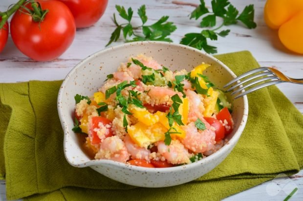 Vegetable salad with shrimp and piece