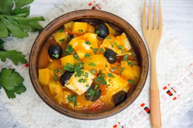 Vegetable stew with fish and olives