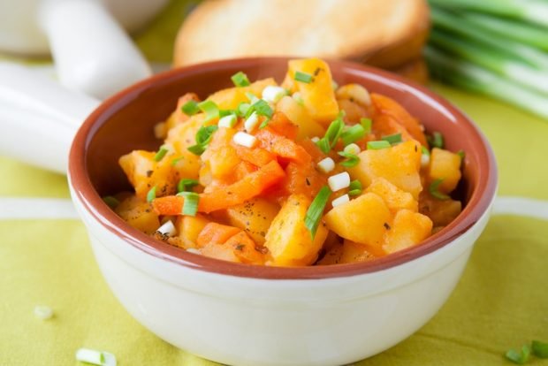 Vegetable stew with zucchini and potatoes in a slow cooker