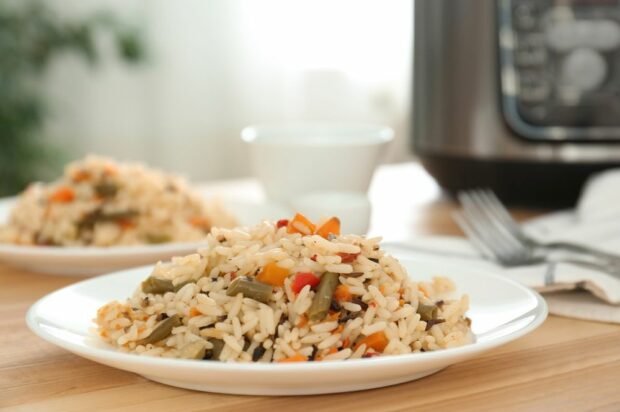 Vegetarian pilaf in a slow cooker