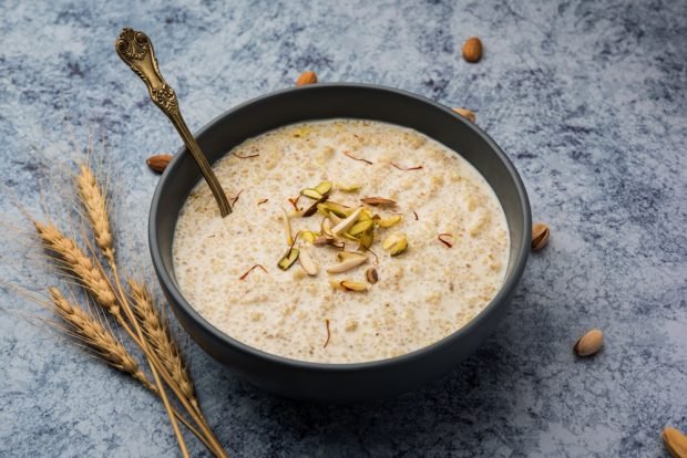 Wheat porridge in coconut milk