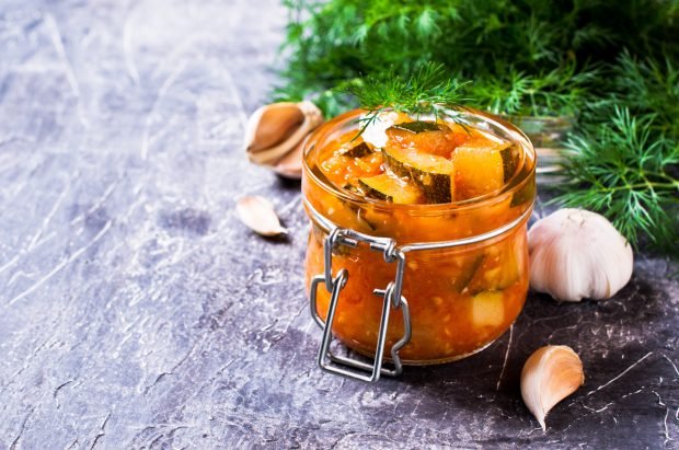 Zucchini in tomato for the winter